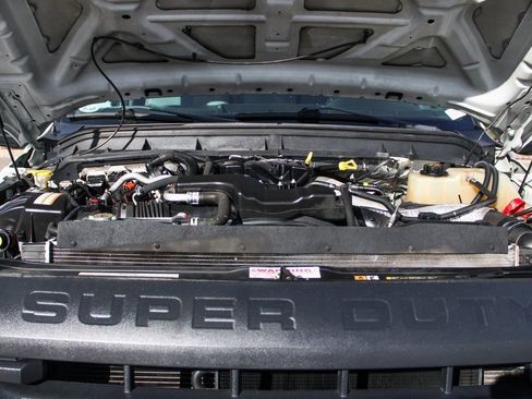 Used 2015 Ford F550 2WD Regular Cab Super Duty image 17