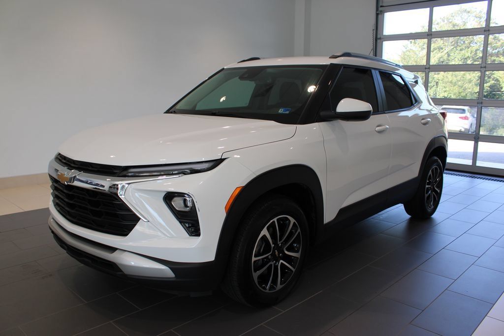 Used 2025 Chevrolet TrailBlazer LT w/ Convenience Package FWD image 12