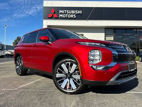 New 2025 Mitsubishi Outlander SE image 2