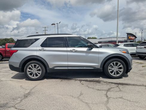 Used 2023 Ford Explorer XLT w/ Equipment Group 202A RWD image 3