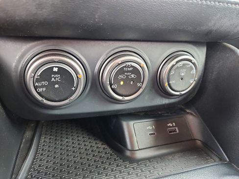 Used 2024 Nissan Z Performance w/ Floor Mat Package RWD image 14
