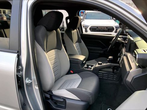 Used 2024 Toyota Tacoma TRD Sport image 9