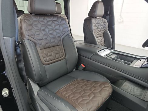 New 2026 Nissan Armada Platinum image 10