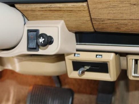 Used 1991 Jeep Grand Wagoneer image 51