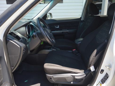 Used 2012 Kia Soul + FWD image 10