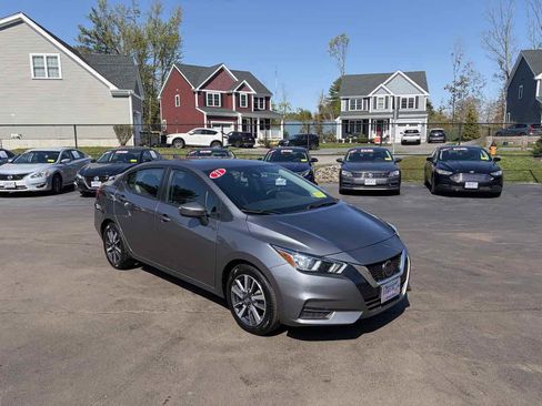 Used 2021 Nissan Versa SV FWD image 2