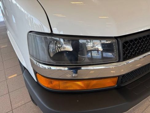 Used 2021 Chevrolet Express 2500 w/ Driver Convenience Package RWD image 9