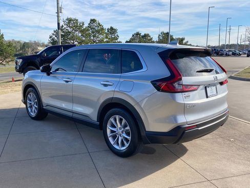 Used 2025 Honda CR-V EX image 4