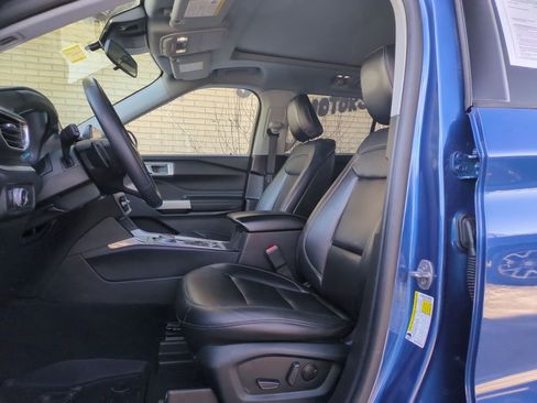 Used 2020 Ford Explorer XLT w/ Equipment Group 202A AWD/4WD image 12