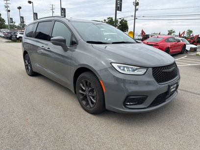 Used 2021 Chrysler Pacifica Limited w/ S Appearance Package