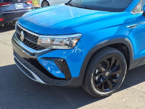 Used 2023 Volkswagen Taos SE w/ Panoramic Sunroof Package image 8