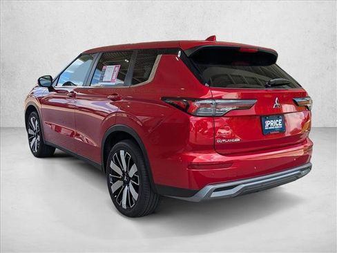 Used 2025 Mitsubishi Outlander SE FWD image 8