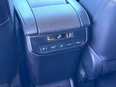 Used 2022 Toyota Highlander XLE image 21