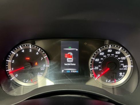 Used 2022 Toyota Highlander L FWD image 12