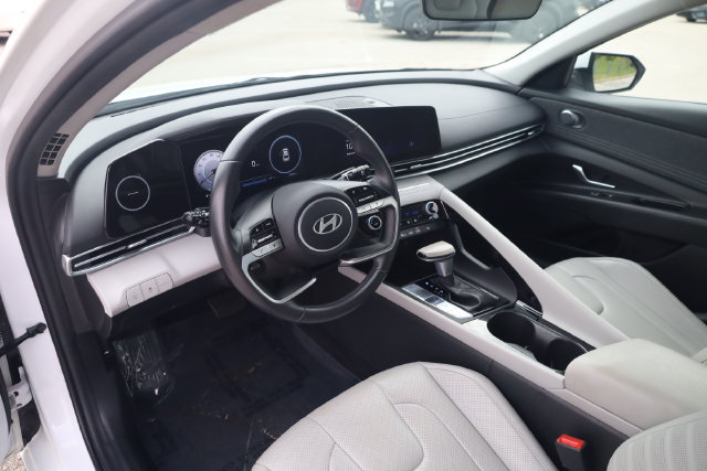 Used 2025 Hyundai Elantra Limited FWD image 8