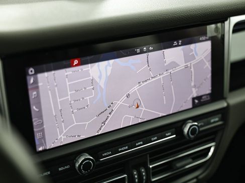 Used 2021 Porsche Macan image 39