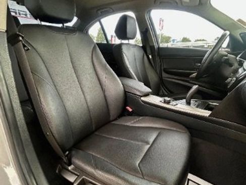 Used 2017 BMW 320i Sedan image 9