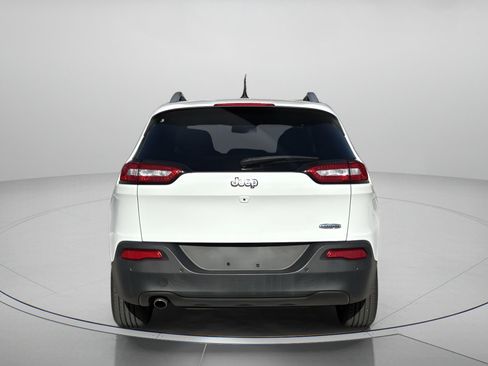 Used 2018 Jeep Cherokee Latitude w/ Safety Group image 4