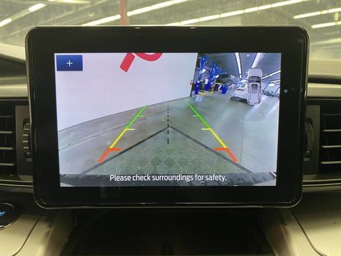 Used 2022 Ford Explorer XLT image 30