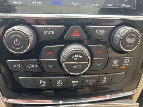 Used 2019 Jeep Grand Cherokee Overland AWD/4WD image 27