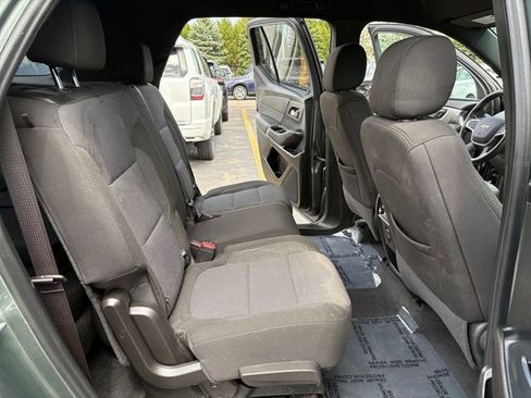 Used 2023 Chevrolet Traverse LT FWD image 16