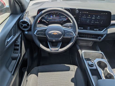 New 2026 Chevrolet Equinox LT w/ Safety and Technology Package AWD/4WD image 13