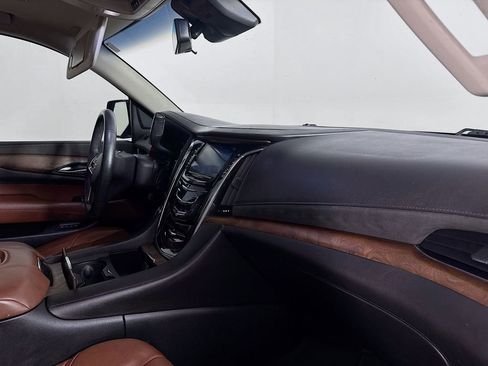 Used 2017 Cadillac Escalade Premium Luxury image 33