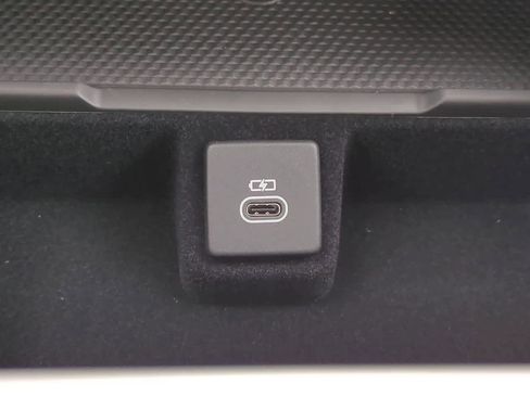 New 2025 Land Rover Range Rover Long Wheelbase SE image 32