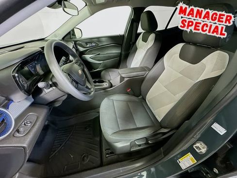 Used 2025 Chevrolet Trax LS w/ LS Convenience Package FWD image 12