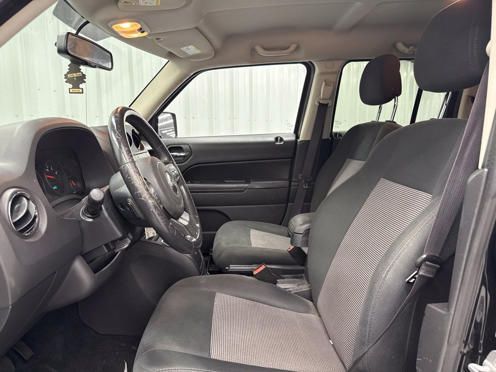 Used 2013 Jeep Patriot Latitude FWD image 7