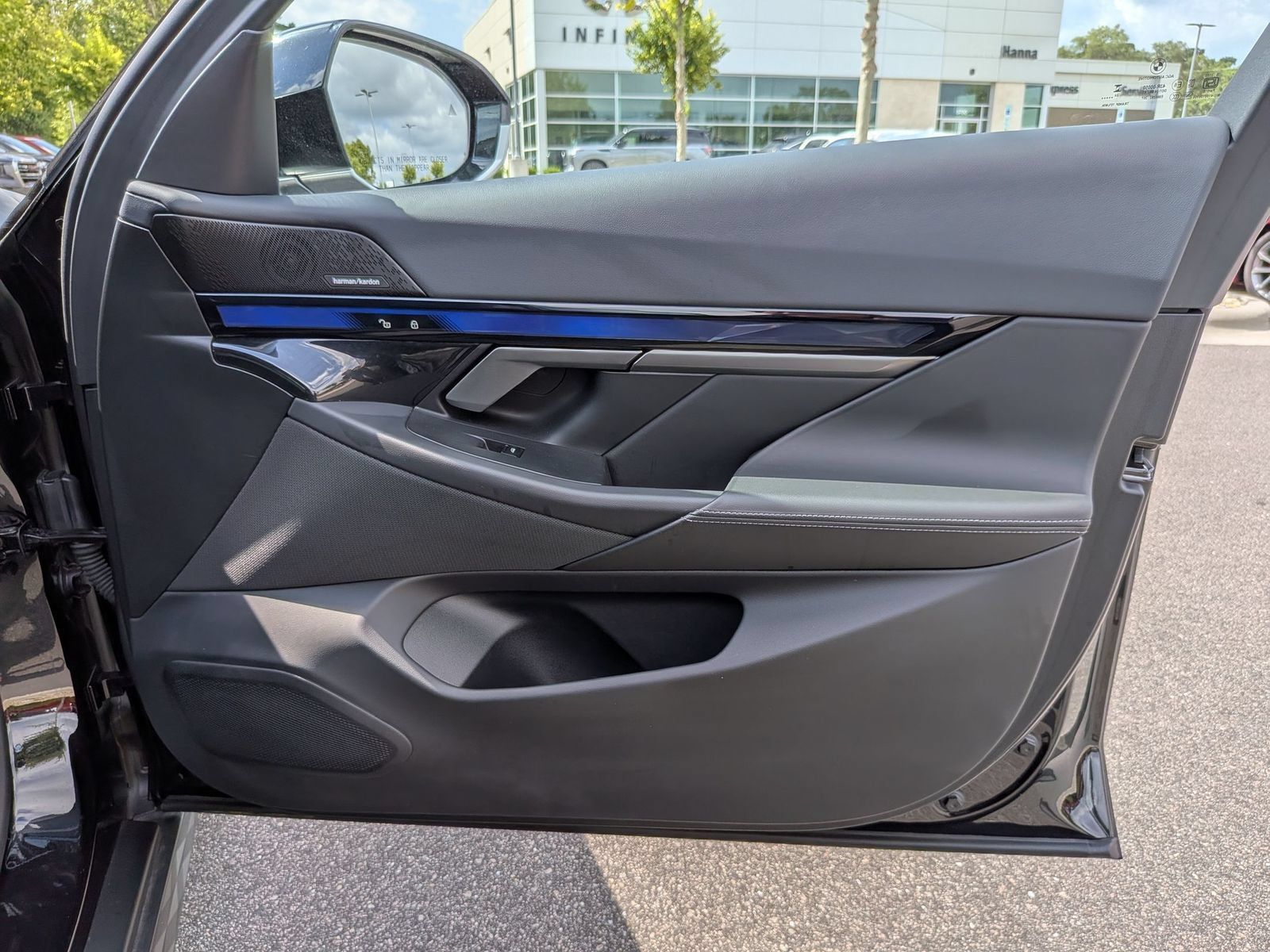 Used 2025 BMW i5 eDrive40i RWD image 36