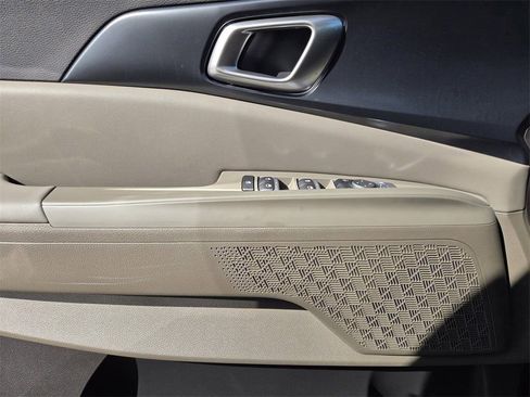 New 2026 Kia Carnival FWD image 18