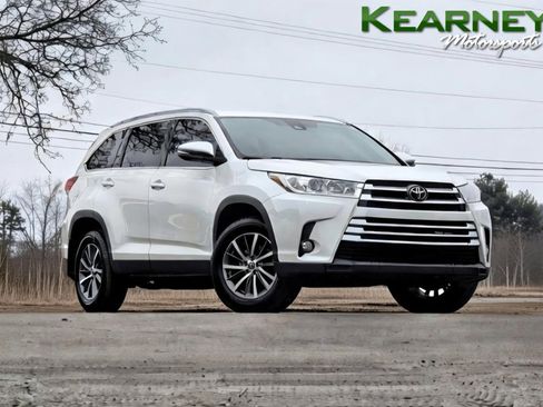 Used 2019 Toyota Highlander XLE image 1