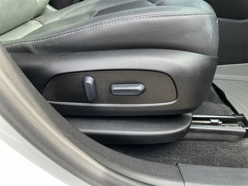 Used 2022 Chevrolet Blazer LT w/ Sound & Technology Package image 38