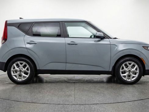 Used 2025 Kia Soul LX w/ LX Technology Package FWD image 11
