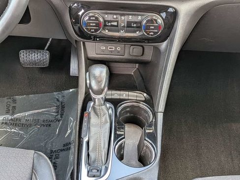 Used 2021 Buick Encore GX Select FWD image 19
