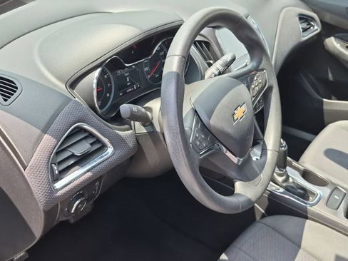 Used 2017 Chevrolet Cruze LT w/ Convenience Package FWD image 10