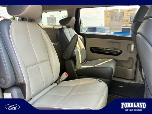 Used 2017 Kia Sedona SX FWD image 18