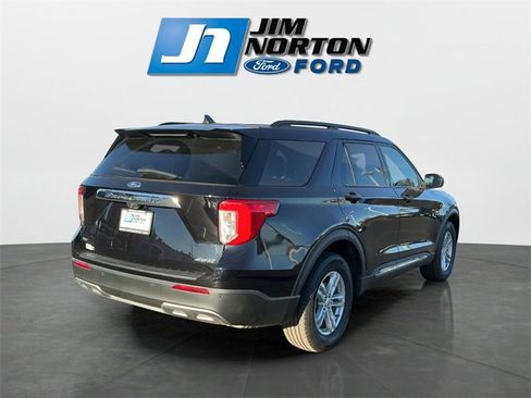 Used 2022 Ford Explorer XLT w/ Equipment Group 202A image 3