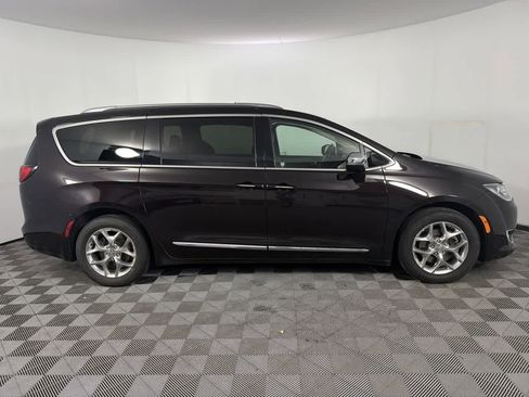 Used 2018 Chrysler Pacifica Limited FWD image 9