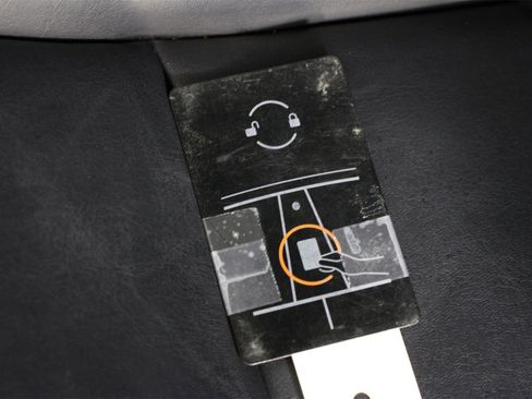 Used 2023 Tesla Model 3 Standard Range image 30