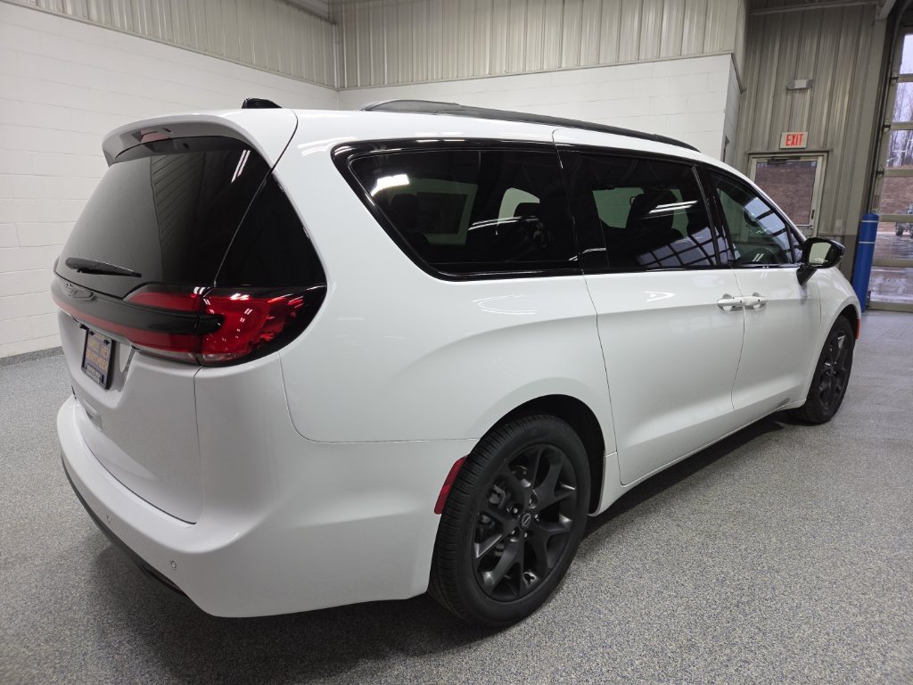 New 2026 Chrysler Pacifica Select w/ S Appearance Package FWD image 7