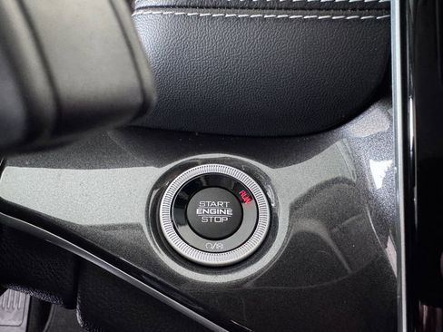 Used 2022 Jeep Grand Cherokee Laredo w/ Luxury Tech Group I image 20