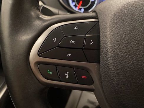 Used 2019 Jeep Cherokee Overland w/ Technology Group AWD/4WD image 32