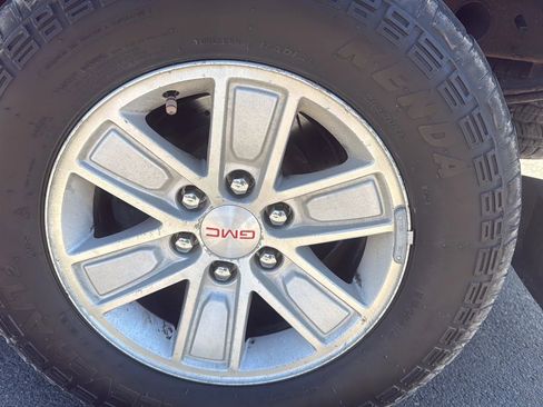 Used 2015 GMC Sierra 1500 SLE w/ SLE Value Package AWD/4WD image 12