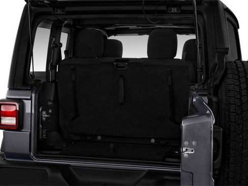 Used 2023 Jeep Wrangler Unlimited Sahara w/ Cold Weather Group AWD/4WD image 7