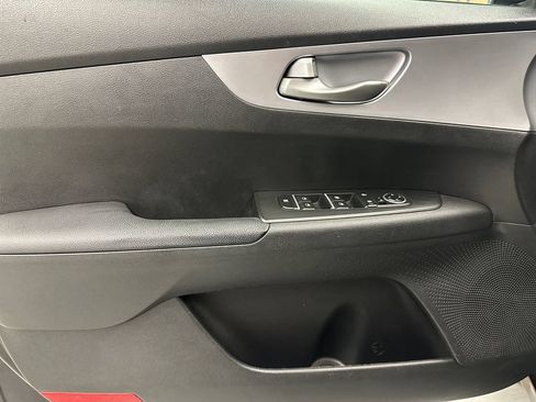 Used 2022 Kia Forte LXS FWD image 17