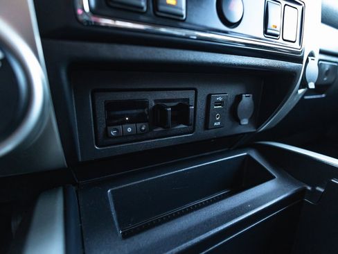 Used 2018 Nissan Titan PRO-4X image 23