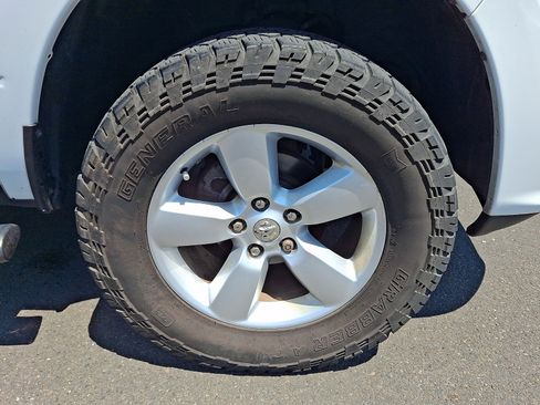 Used 2015 RAM 1500 Express AWD/4WD image 8