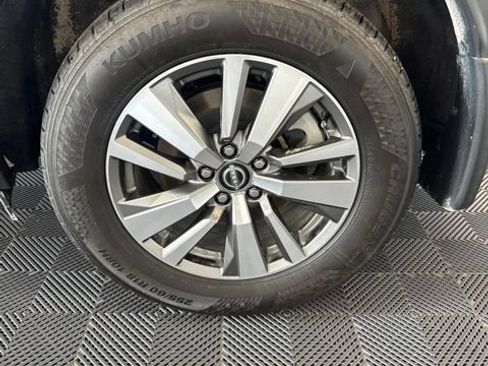 Used 2025 Nissan Pathfinder SL w/ Lighting Package (N92) FWD image 10